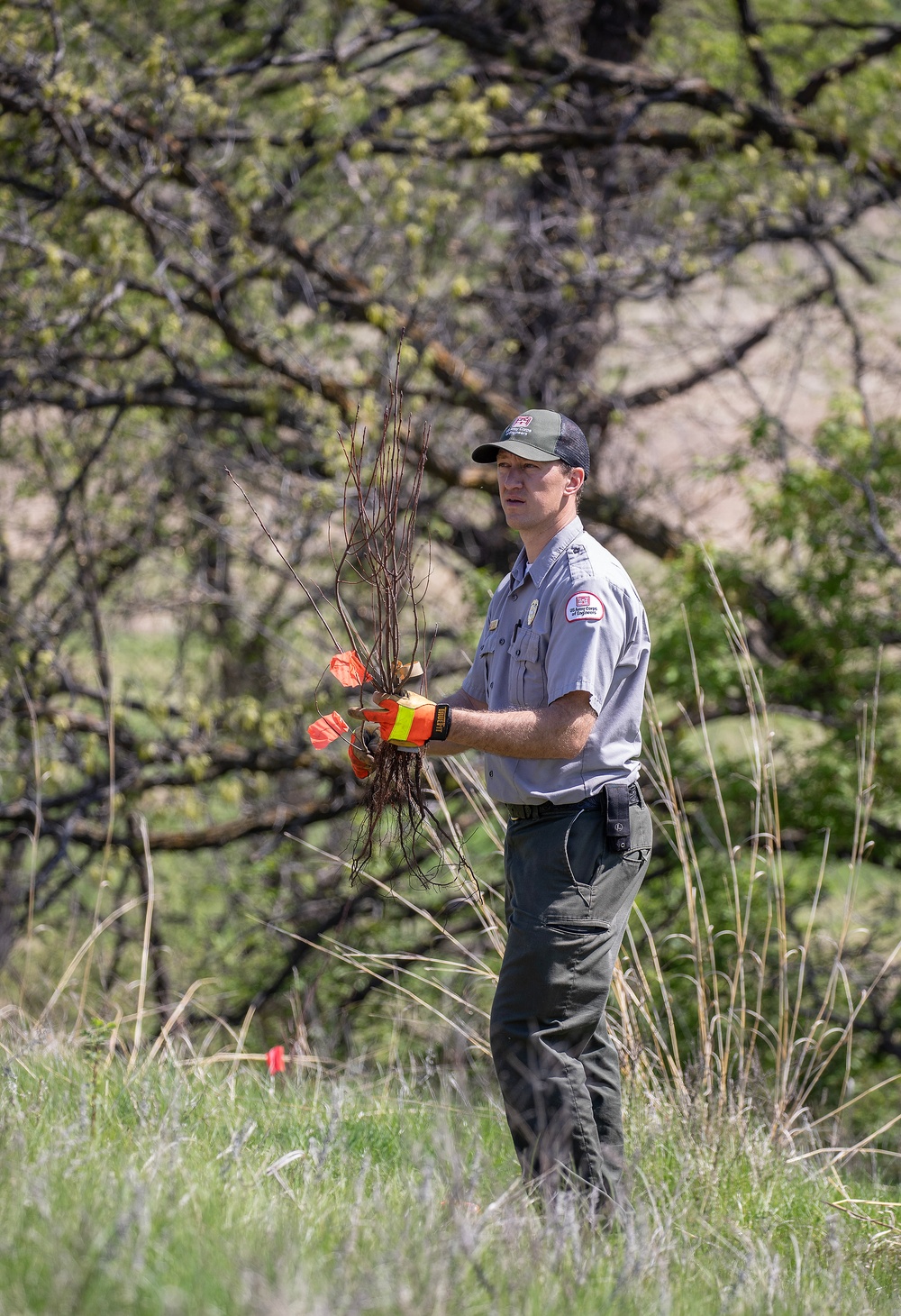 Omaha District partners with WOZU group to plant native vegetation near Standing Rock bike trails