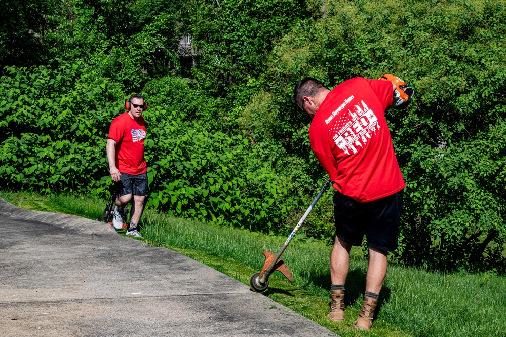 DVIDS - Images - First sergeant lawn care [Image 7 of 10]