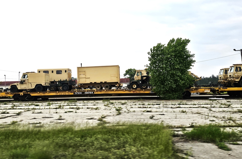 32nd Infantry Brigade Combat Team Soldiers complete ‘largest rail movement with civilian linehaul Wisconsin National Guard has ever done’