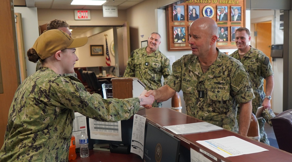 Vice Chief of Naval Operations visits Naval Weapons Station Yorktown