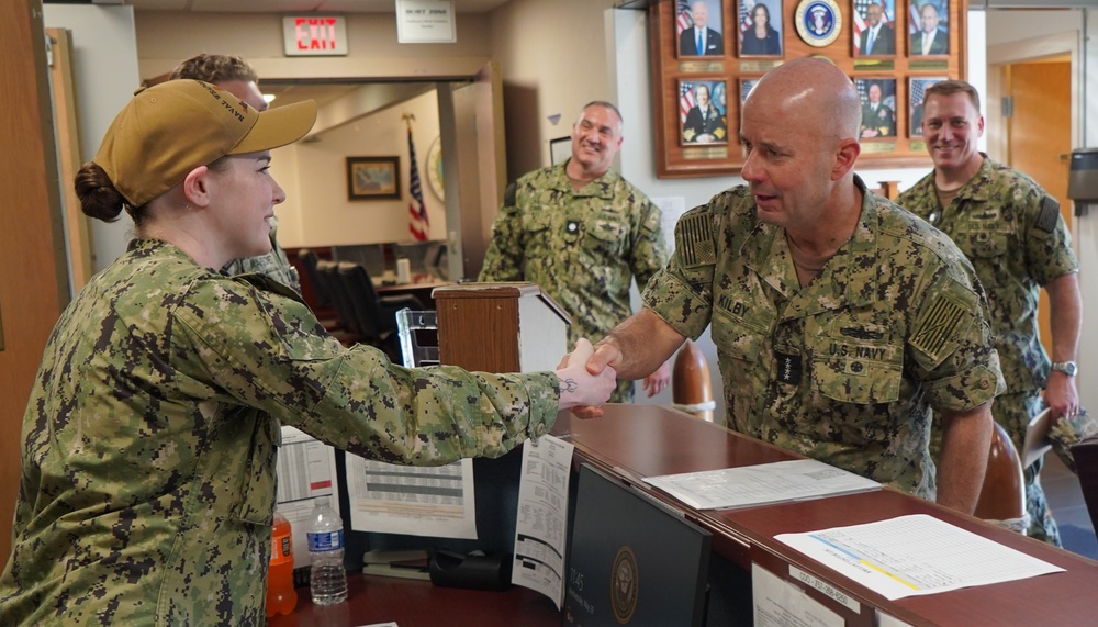 Vice Chief of Naval Operations visits Naval Weapons Station Yorktown