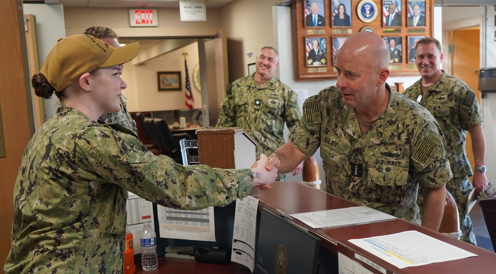 Vice Chief of Naval Operations visits Naval Weapons Station Yorktown