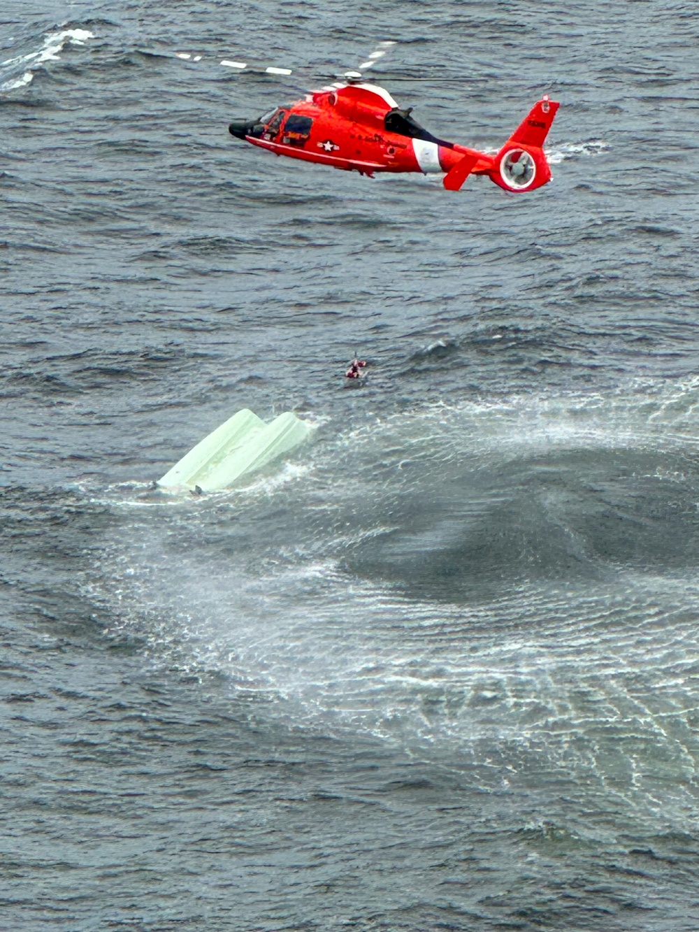 Coast Guard rescues 4 boaters near Dauphin Island, Alabama