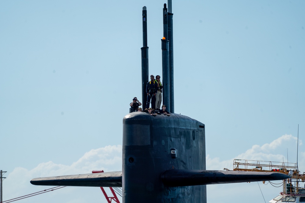 USS Louisiana (SSBN 743) (Gold Crew) arrives at Naval Base Guam, May 29 to conduct a scheduled port visit.