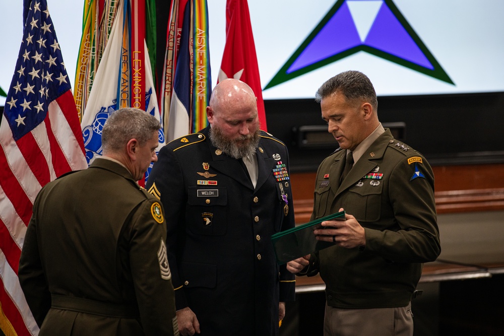 Sgt 1st Class James Welch receives Purple Heart