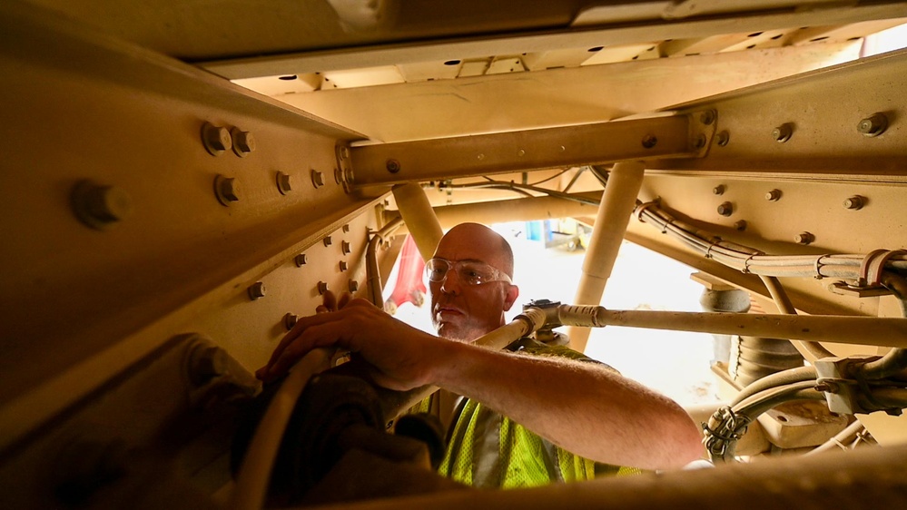 1015 Maintenance Company Receive Hands On Training from 63rd Readiness Division During Annual Training