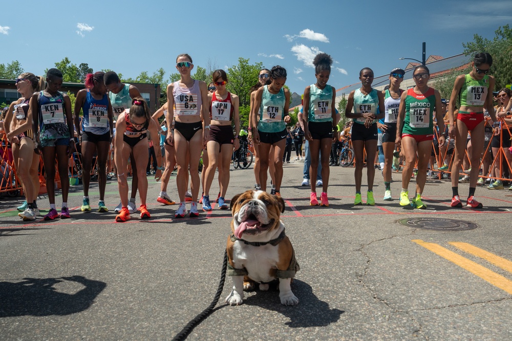 MCRD San Diego Mascot Pfc. Bruno poses with pro race runners at BOLDERboulder10k