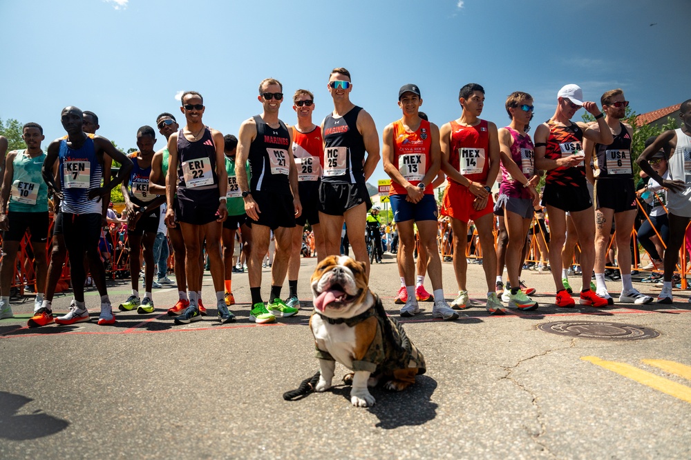 MCRD San Diego Mascot Pfc. Bruno poses with pro race runners at BOLDERboulder10k
