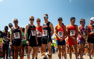 MCRD San Diego Mascot Pfc. Bruno poses with pro race runners at BOLDERboulder10k