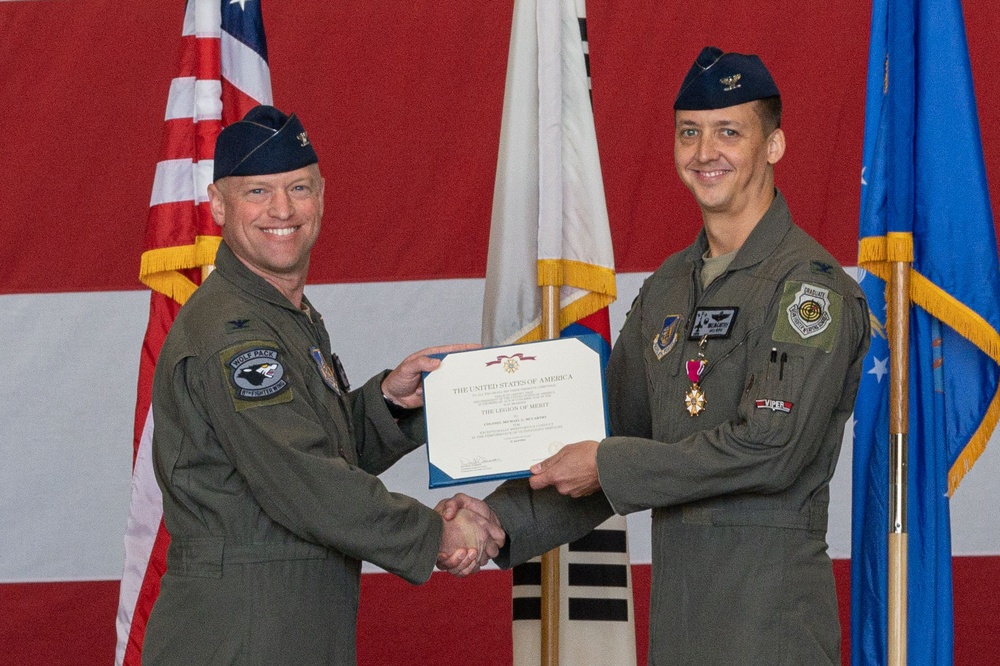 8th Operations Group changes hands