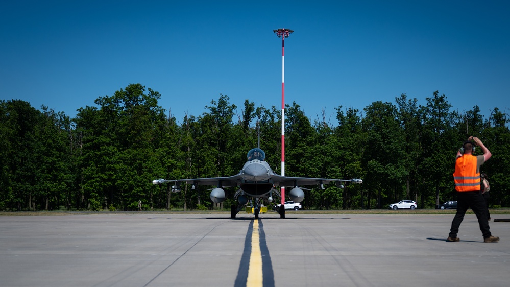 F-16 Hot Pit Refueling at Astral Knight 24