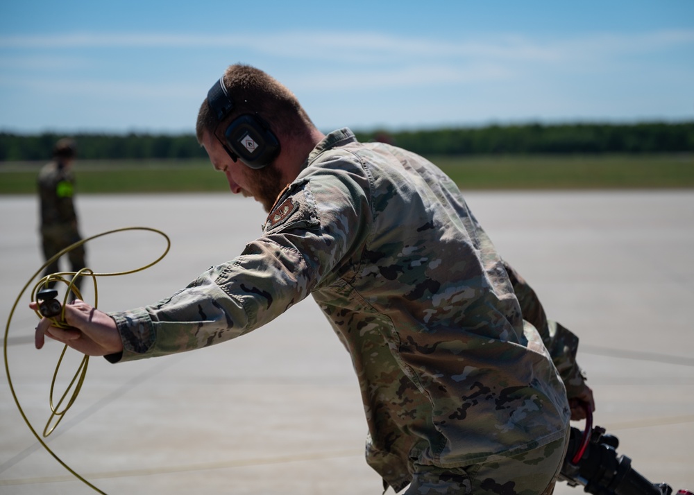 F-16 Hot Pit Refueling at Astral Knight 24