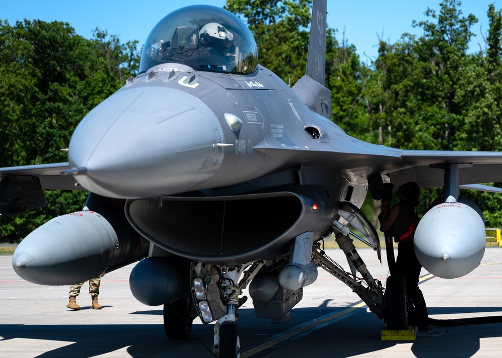 F-16 Hot Pit Refueling at Astral Knight 24