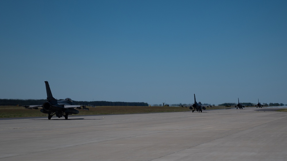 F-16 Hot Pit Refueling at Astral Knight 24