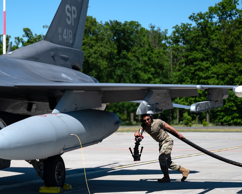 F-16 Hot Pit Refueling at Astral Knight 24