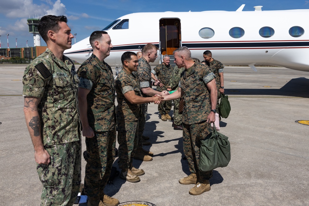 Commandant, Sergeant Major of the Marine Corps visit TF 61/2