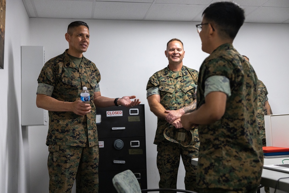 Commandant, Sergeant Major of the Marine Corps visit TF 61/2