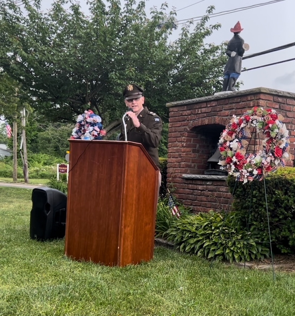 U.S. Army Reserve leader honors fallen on Memorial Day