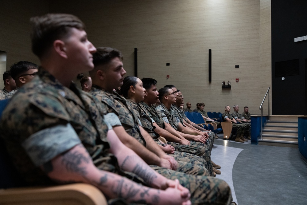 Commandant, Sergeant Major of the Marine Corps visit TF 61/2