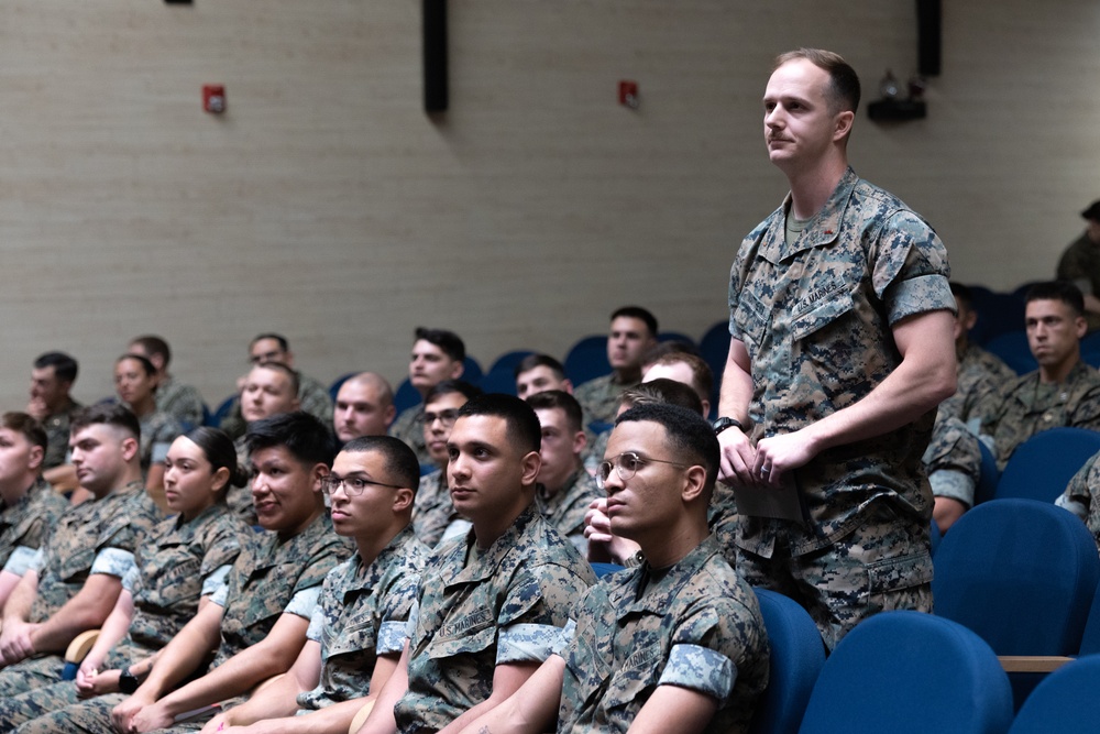 Commandant, Sergeant Major of the Marine Corps visit TF 61/2