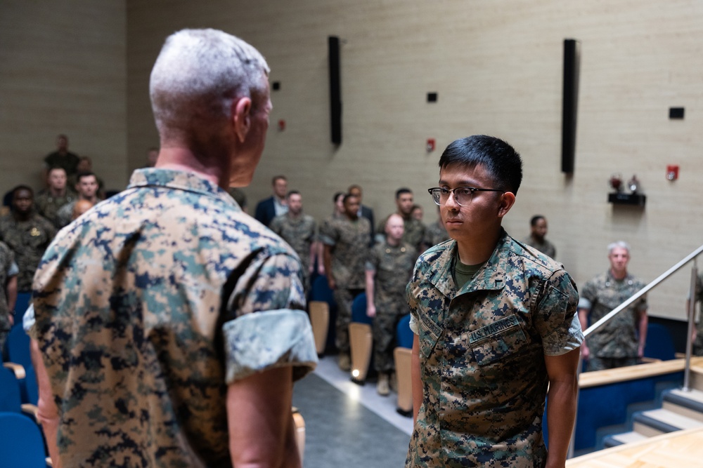 Commandant, Sergeant Major of the Marine Corps visit TF 61/2