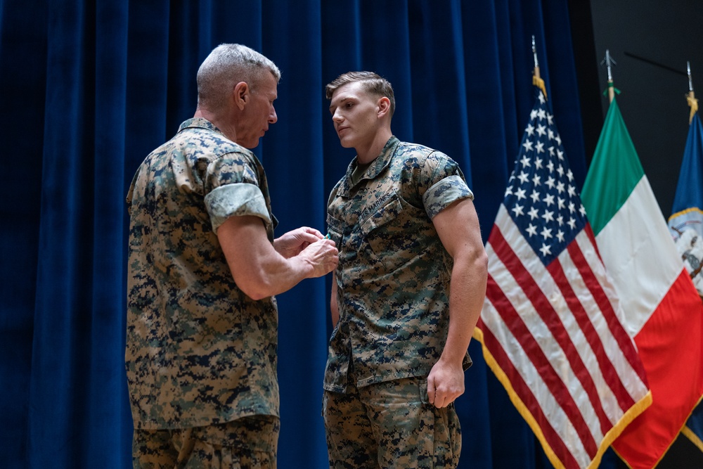 Commandant, Sergeant Major of the Marine Corps visit TF 61/2