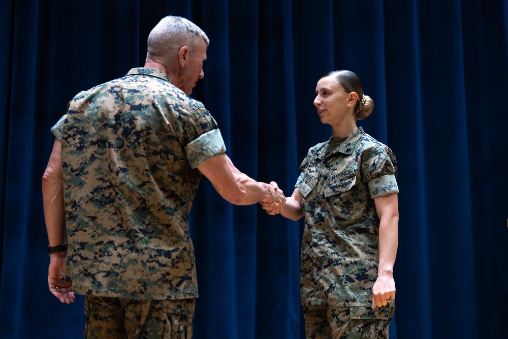 Commandant, Sergeant Major of the Marine Corps visit TF 61/2