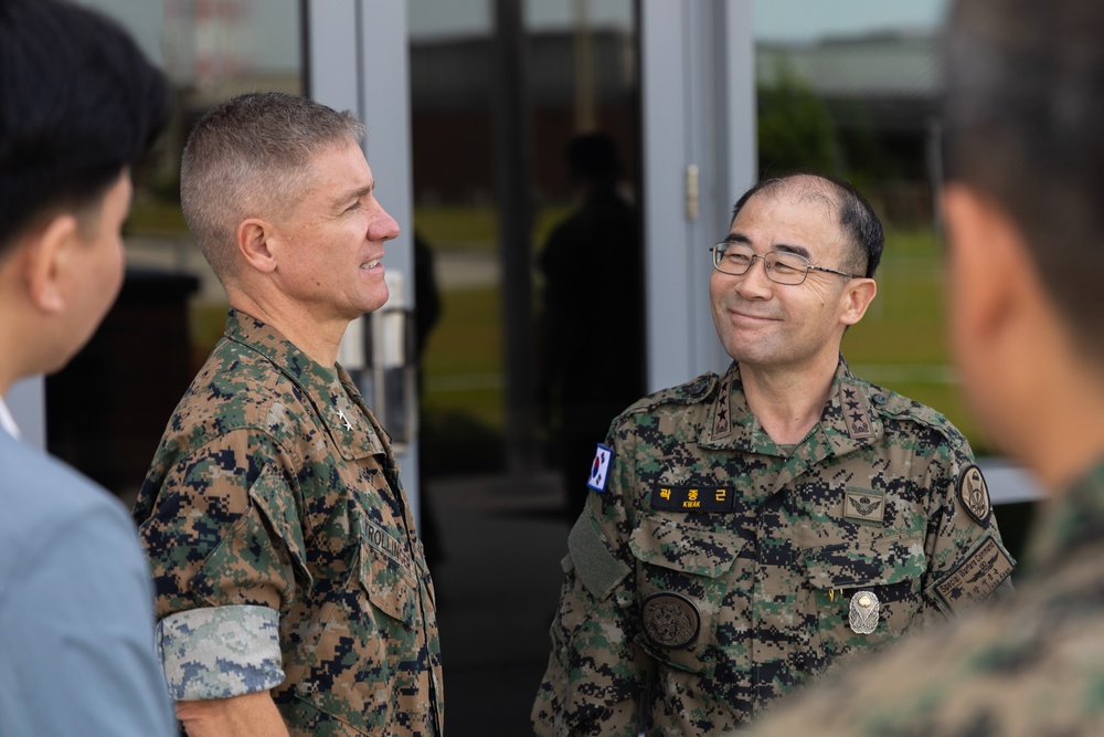 Commander of the Republic of Korea Special Warfare Command visits MARSOC