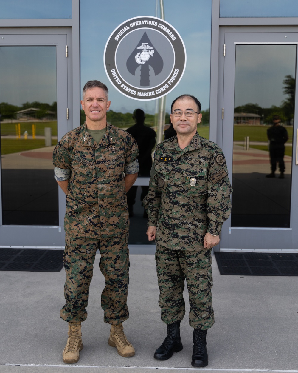 Commander of the Republic of Korea Special Warfare Command visits MARSOC