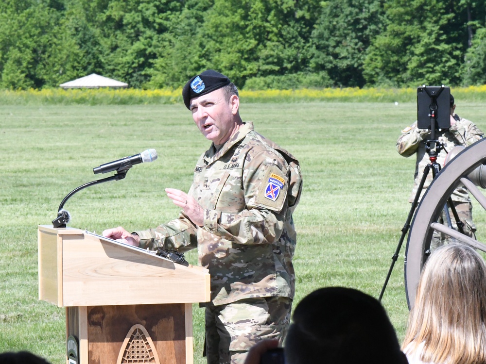 Naumann takes command of 10th Mountain Division (LI) during Fort Drum ceremony