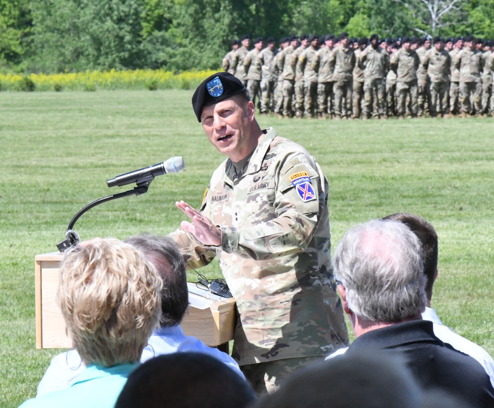 Naumann takes command of 10th Mountain Division (LI) during Fort Drum ceremony