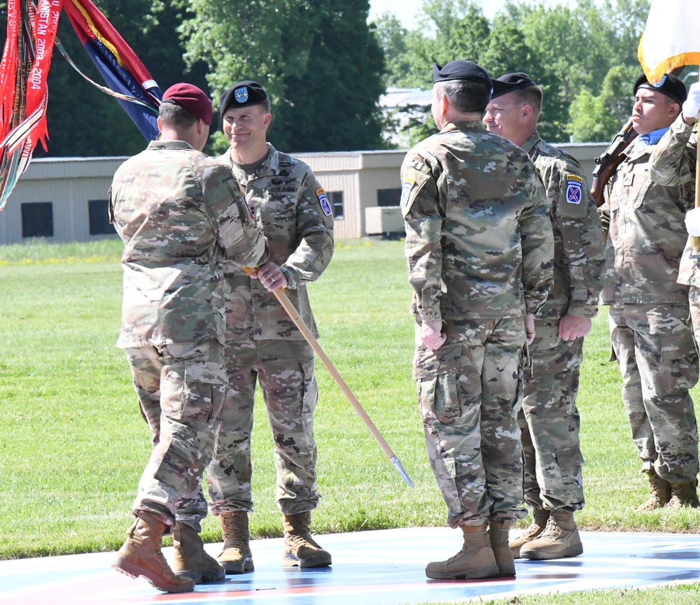 Naumann takes command of 10th Mountain Division (LI) during Fort Drum ceremony