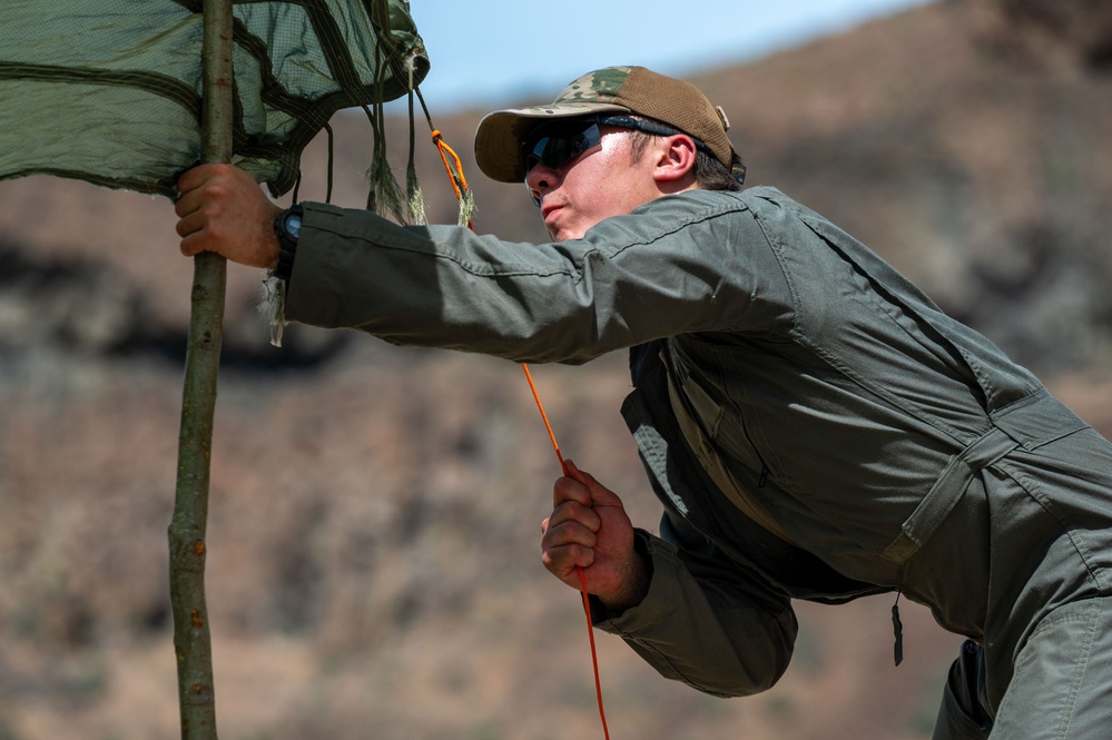 SERE Specialist Students Train in Desert Environment