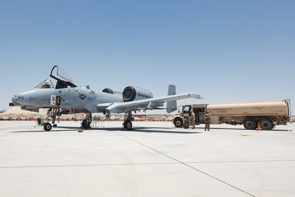 6th ESB Marines Fuel U.S. Air Force A10 Thunderbolt