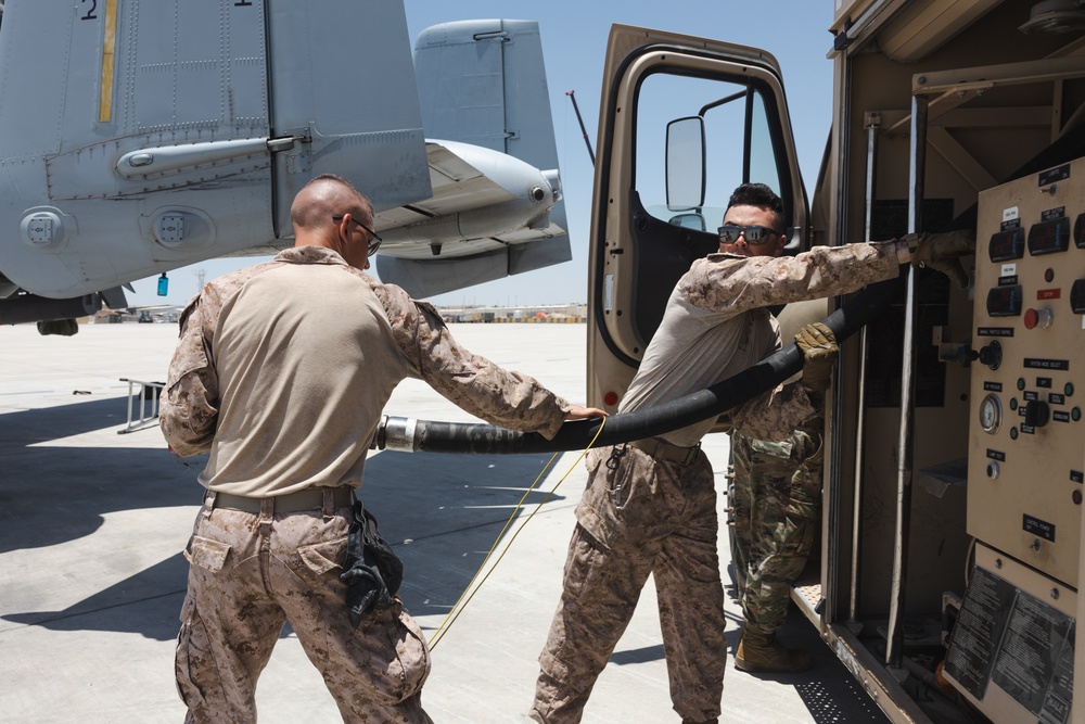 6th ESB Marines Fuel U.S. Air Force A10 Thunderbolt