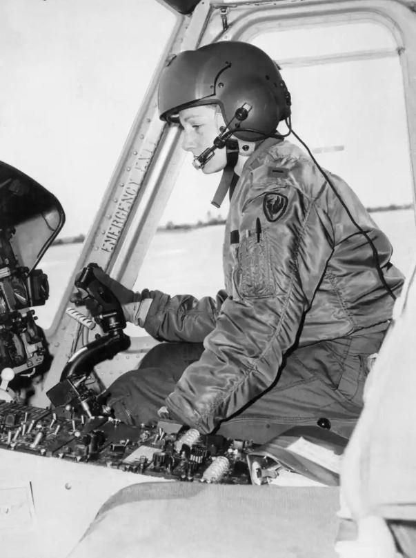 First Woman Graduates Army Flight School (4 JUN 1974)