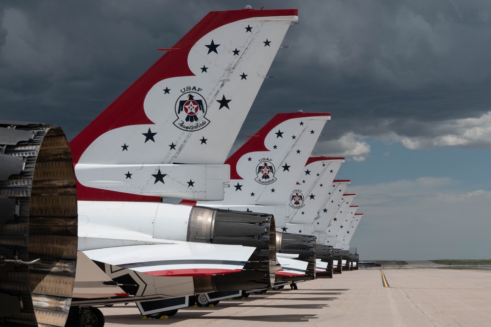 Thunderbirds arrive for the Air Force Academy graduation