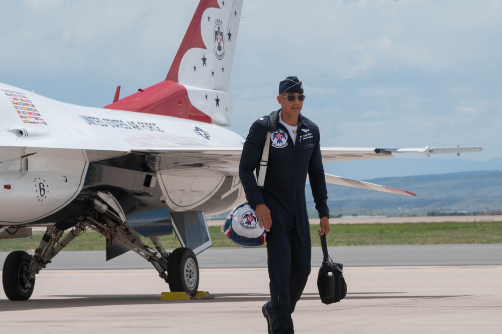 Thunderbirds arrive for the Air Force Academy graduation