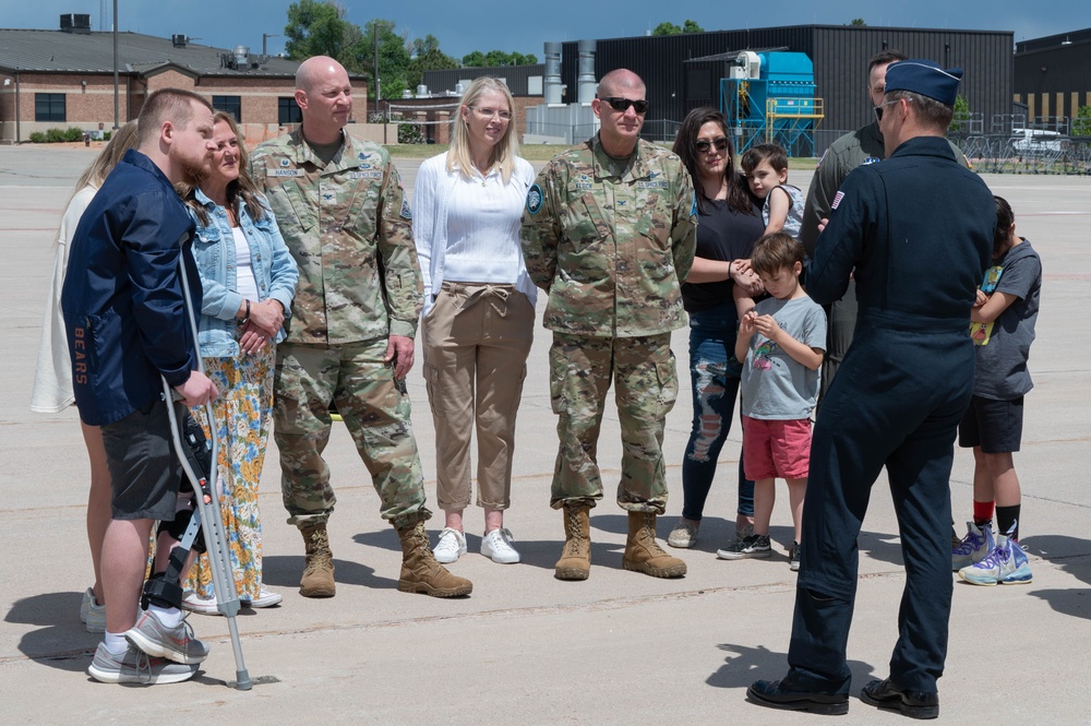 Thunderbirds arrive for the Air Force Academy graduation