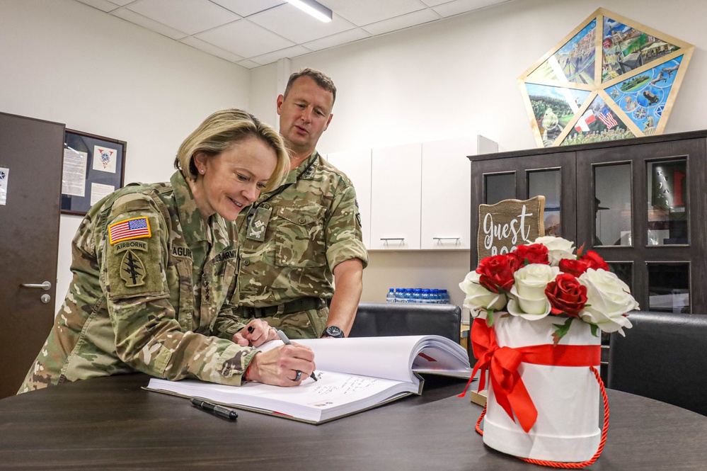 Surgeon General of the U.S. Army visits V Corps