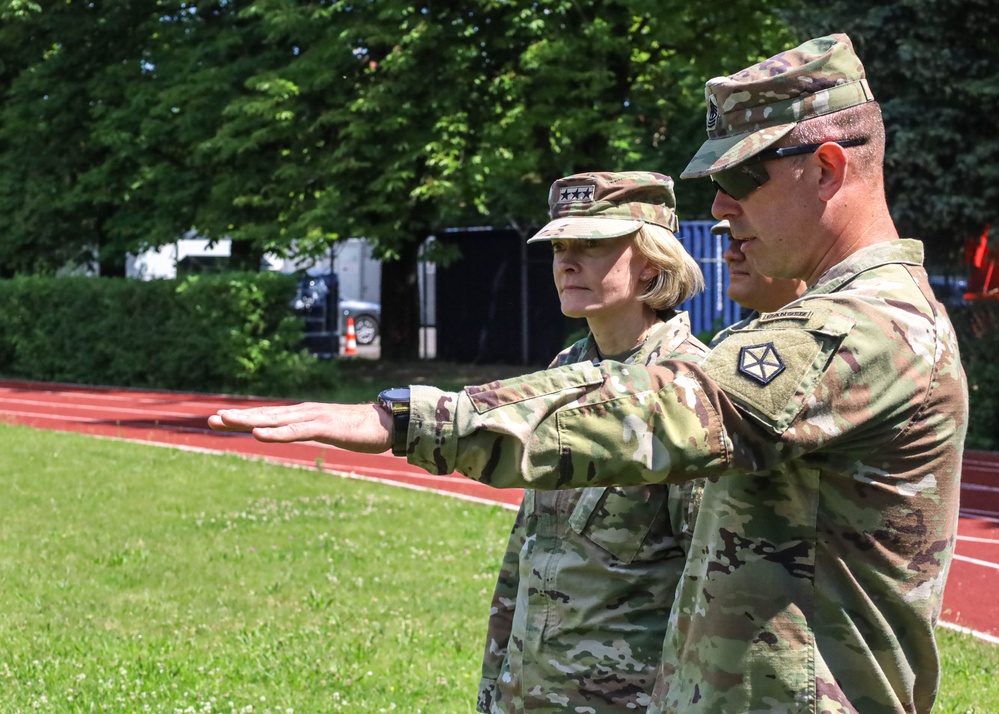 Surgeon General of the U.S. Army visits V Corps