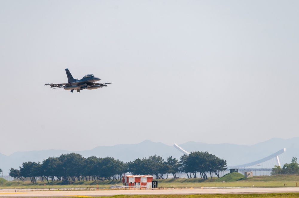 8th FW F-16s take to the skies for routine training
