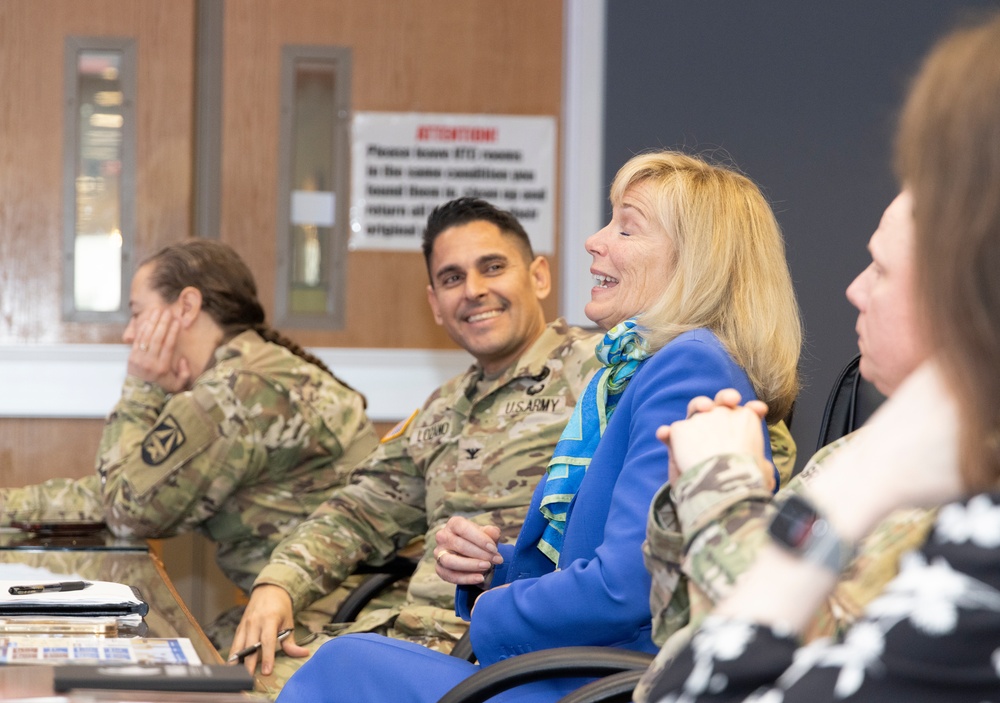 Dr. Deborah Birx Visits WRAIR