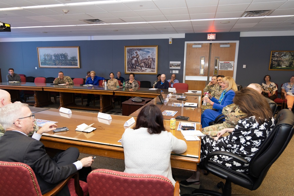 Dr. Deborah Birx Visits WRAIR