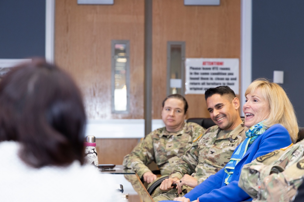 Dr. Deborah Birx Visits WRAIR