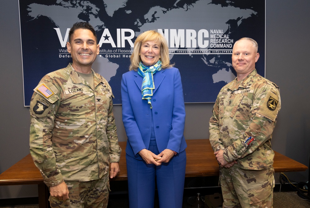 Dr. Deborah Birx Visits WRAIR