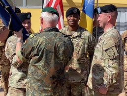 NATO signal battalion changes commanders