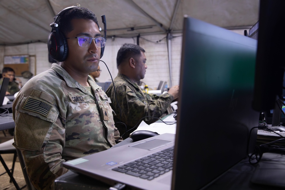 Salaknib 24 | U.S. Army and Philippine Army Soldiers work together in Joint Operation Center