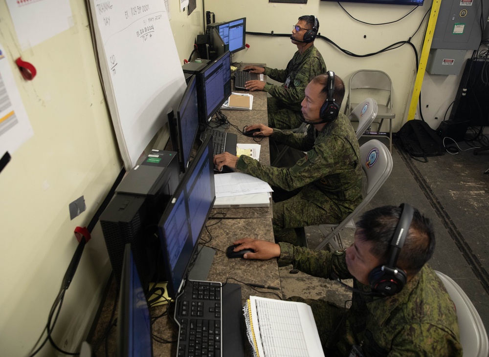 Salaknib 24 | U.S. Army and Philippine Army Soldiers work together in Joint Operation Center