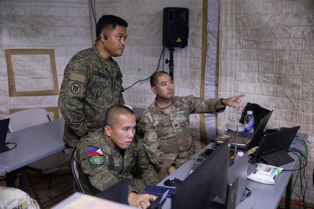 Salaknib 24 | U.S. Army and Philippine Army Soldiers work together in Joint Operation Center